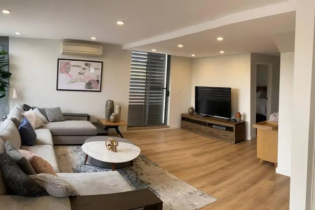 Crows Nest - Executive Penthouse - 3 Bedroom- 5km to City
