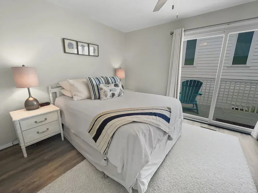 Happy Oasis 2 Bedroom Condo by RedAwning