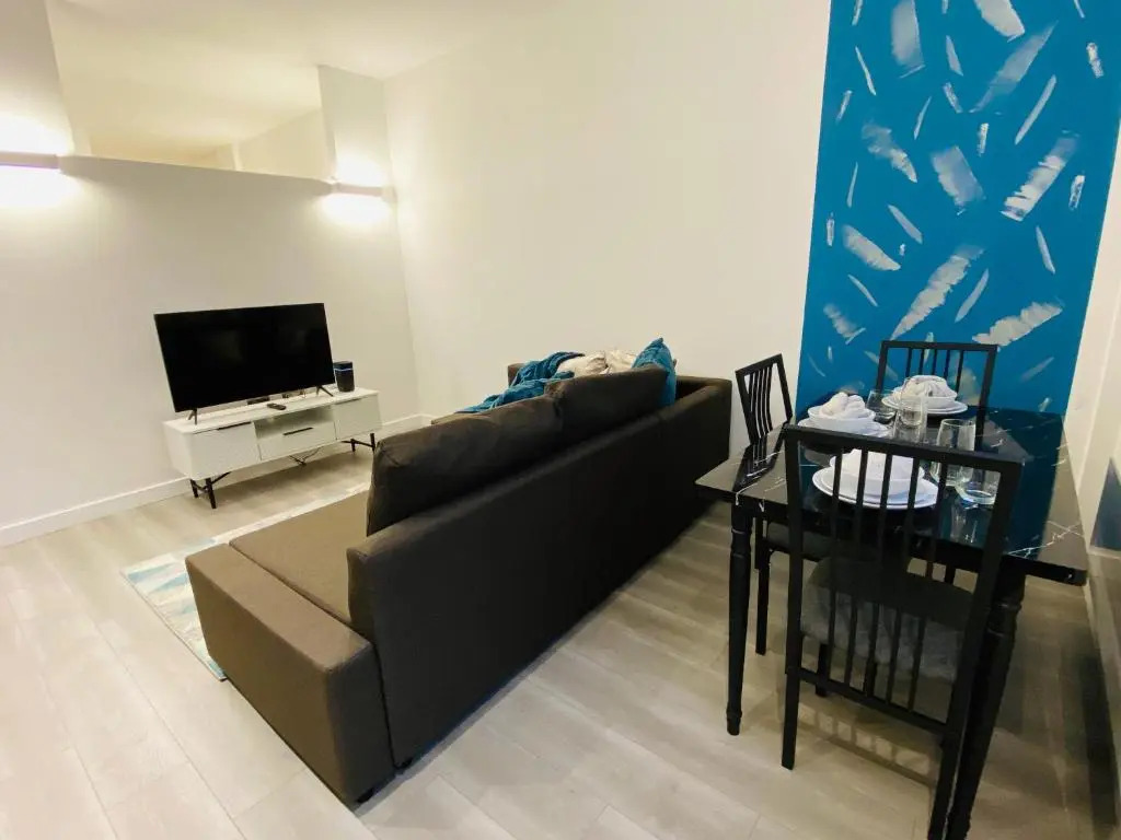 Cosy Exec Base - Entire Apartment - Home away from home by HBN