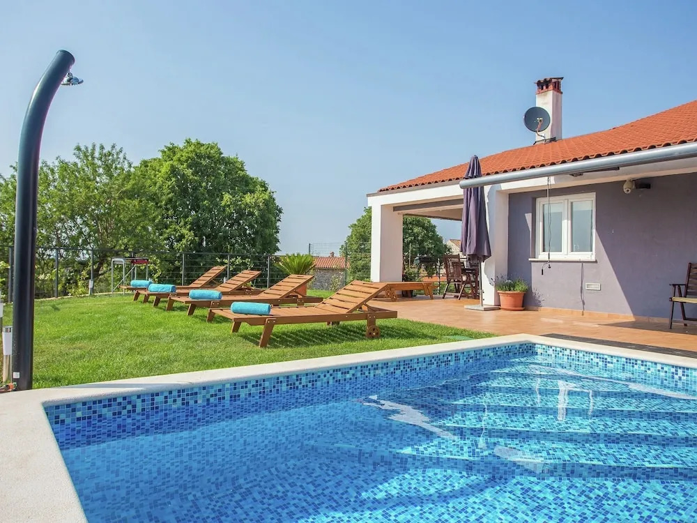 Wonderful, Modern Villa With Pool, Whirlpool and Garden, Near Rovinj