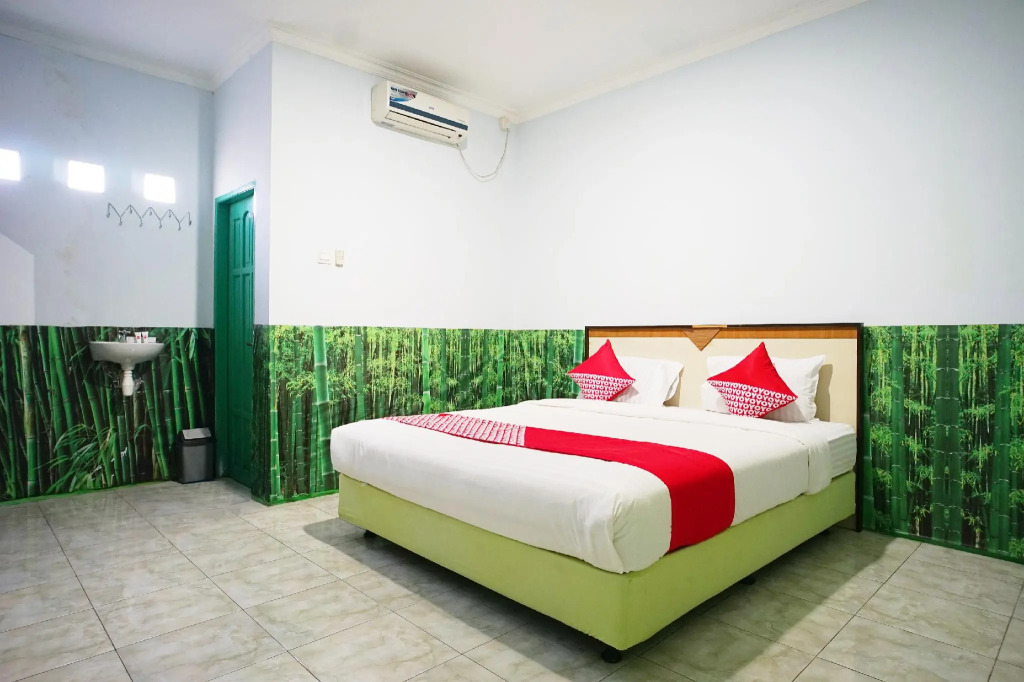 OYO 754 Nur Aziziah Guest House