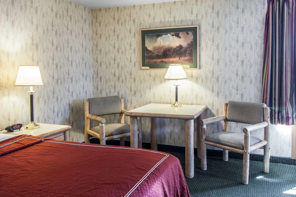 Bridgeway Inn & Suites - Portland Airport