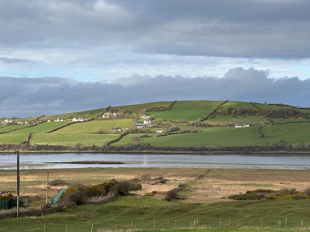 The Dozy Donkey Shepherd Hut & Sauna Farm Stay