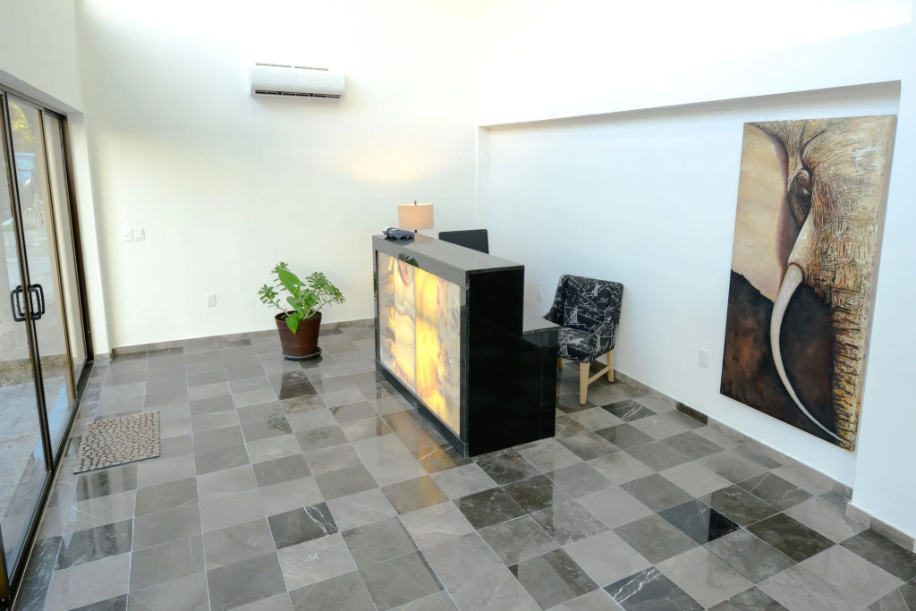 Las Perlas Condo