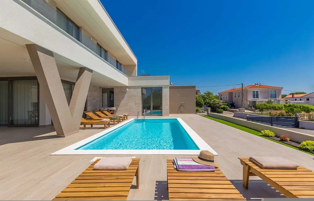 Villa VISTA with private pool and sauna