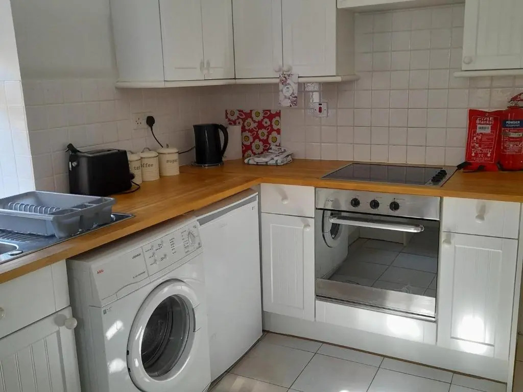 Cosy Apartment Close to Tunnels Beaches