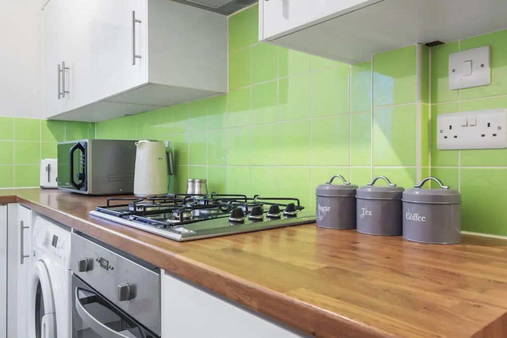 Inviting 2-bed House in Milton Keynes - Netflix