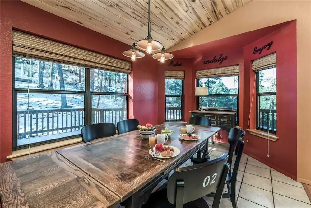 Bear Butte Lodge - Three Bedroom Cabin with Hot Tub
