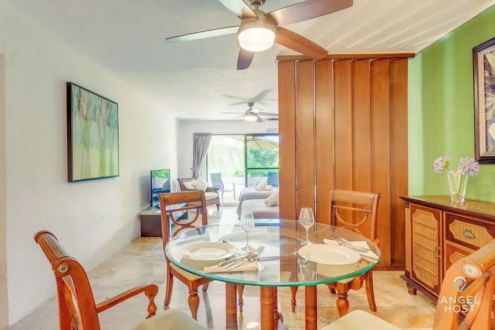 Deluxe Suites at Villas Tropical