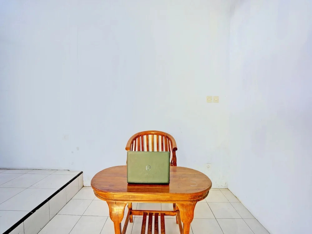 OYO Life 92937 Kost Putri Sarkara Syariah