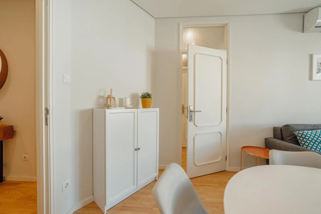 Downtown Design Apartment With Balcony