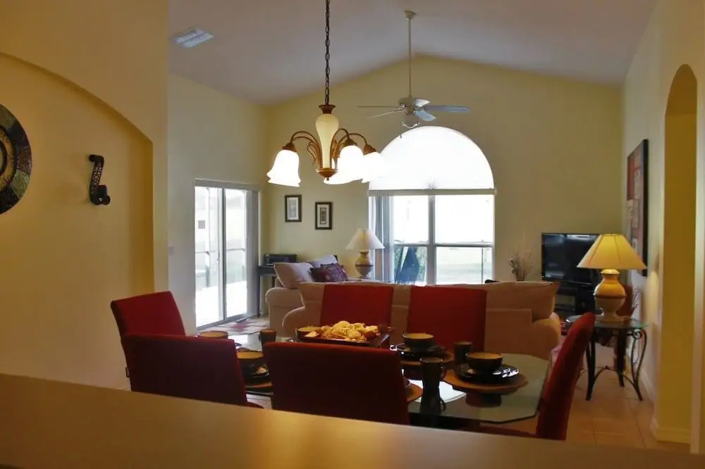 Family Friendly 4 Bed/3 Bath SPA-Pool Home in High