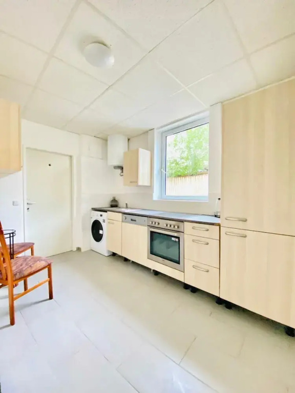 Spacious 2BR Apt For 9 Near Liesing
