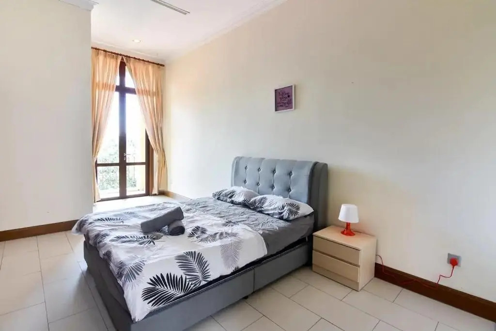 A Spacious & Cozy 5BR Unit in Ampang FREE Parking