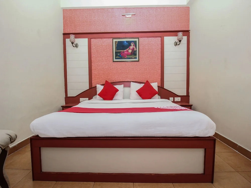 OYO 15425 Hotel Royal Heritage