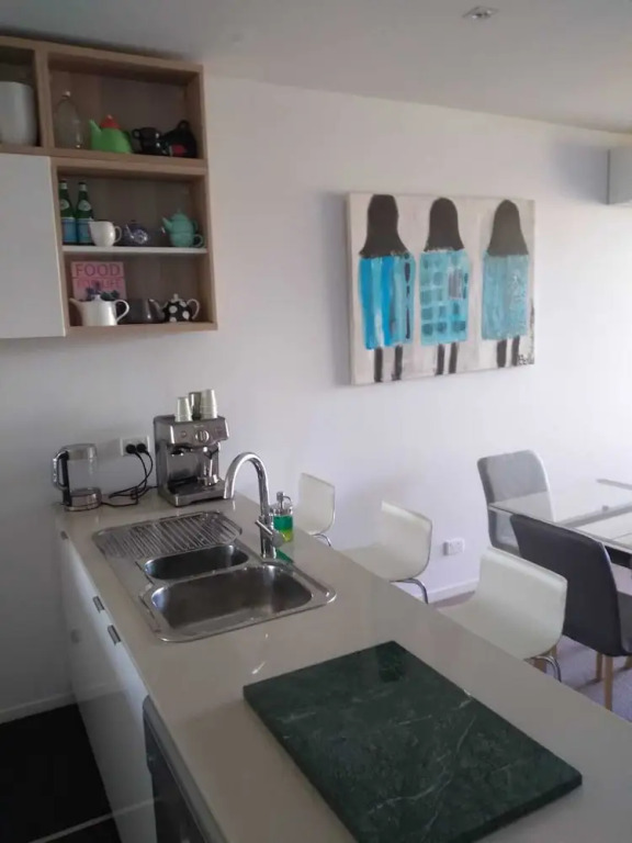 Marina View Apartment on the Maribyrnong River, Melbourne