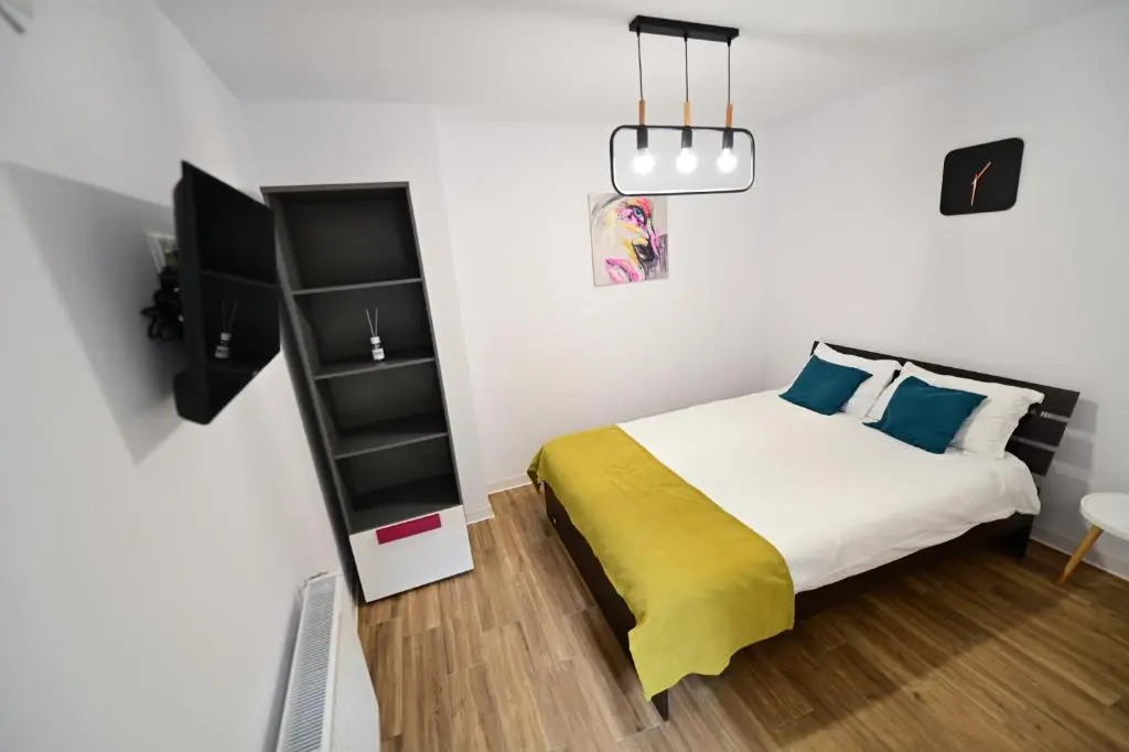 Supremi Boutique by C