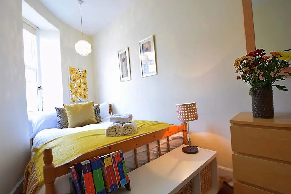 JOIVY Bright New Town 2 bed Apt - 5 Mins to Princes St