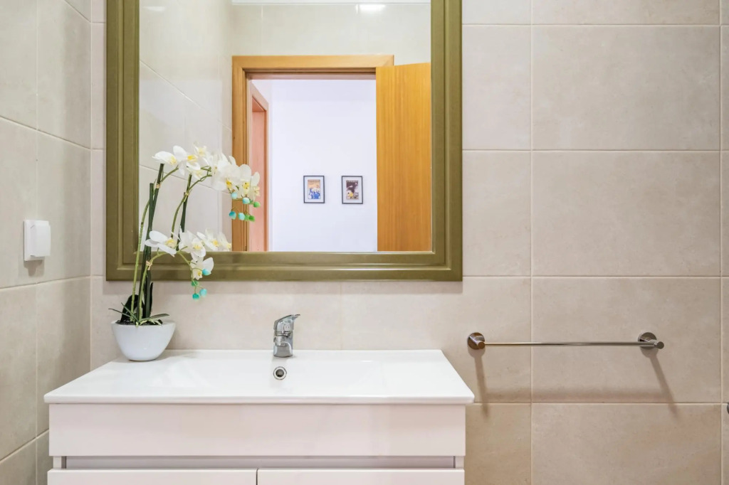 Ribeira das Casas Apt 1B by Homie