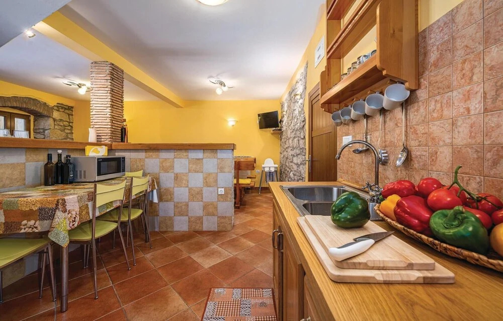 Nice Home In Nova Vas