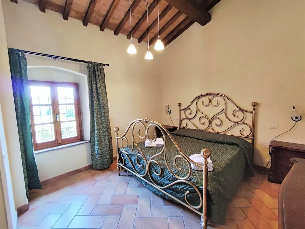 Tranquil Tuscan Stay With Pool