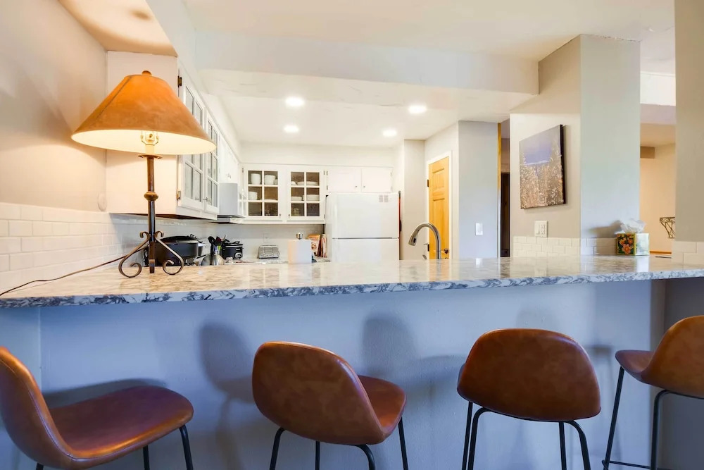 Cozy Ski-in/ski-out Breckenridge Condo: Mtn Views!