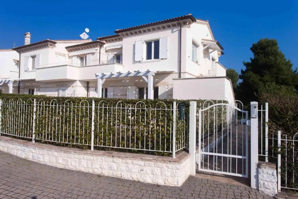 S18 - Sirolo, Nuovissimo Trilocale in Pietra Con Giardino Dx
