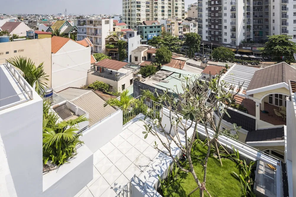 The Tropical Residence
