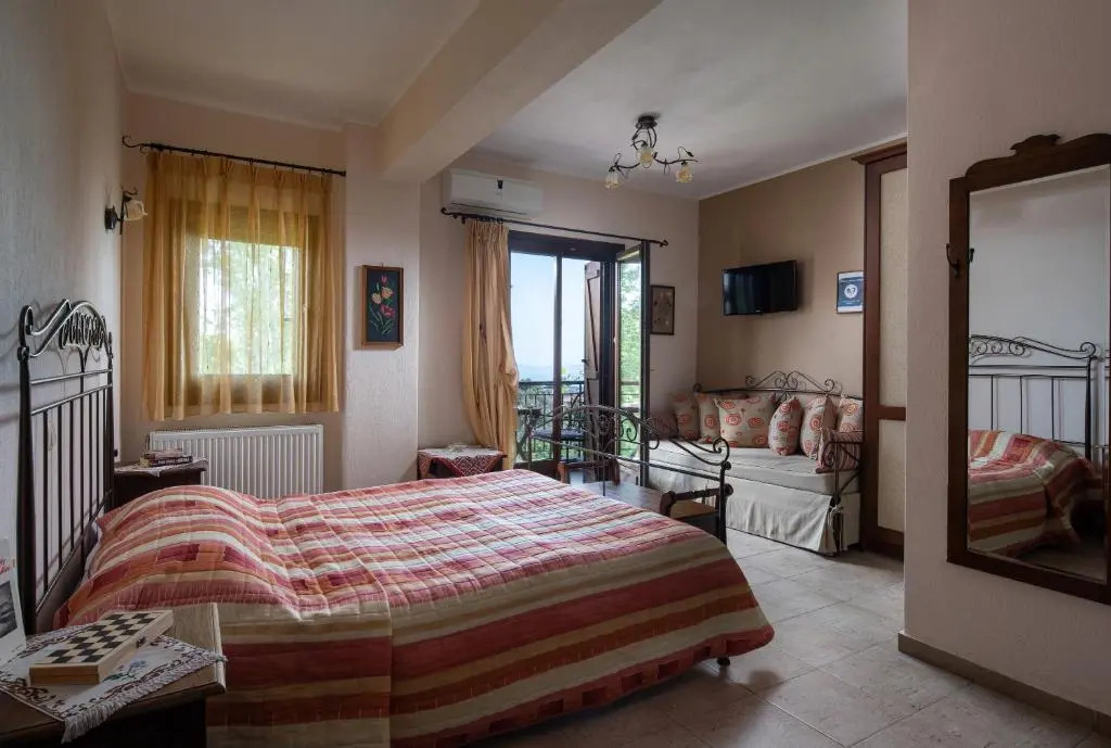 Chorostasi Guest House