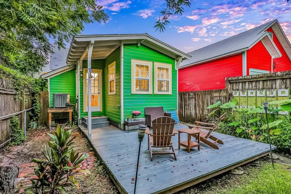 Adorable Cottage Near Downtown W/ Enclosed Yard & Spiral Staircase - Dogs OK