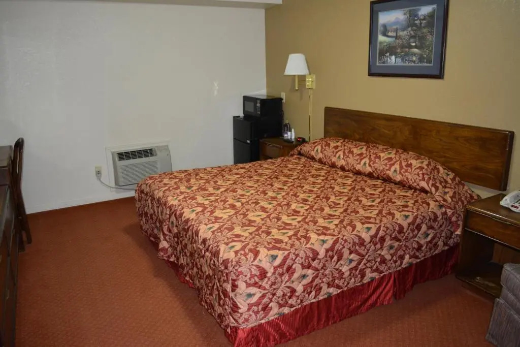 Travelers Inn