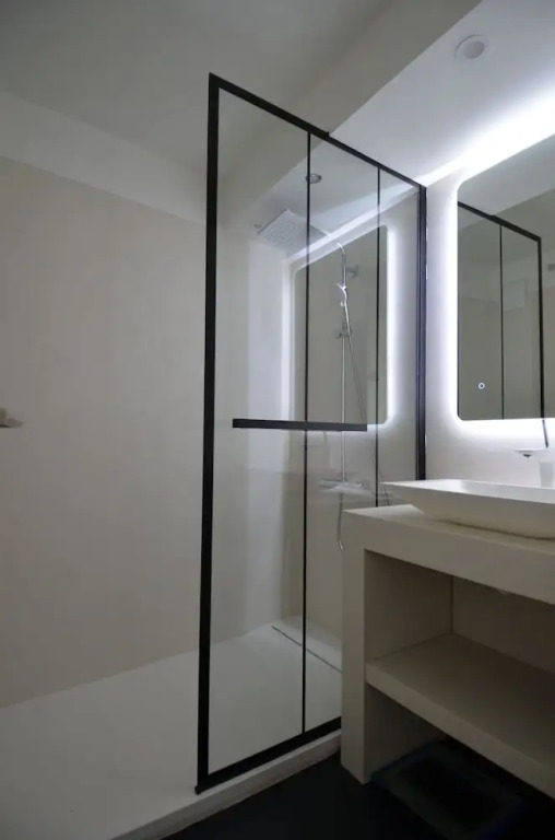 Modern duplex apartment 4 persons near train station Acropolis in Nice