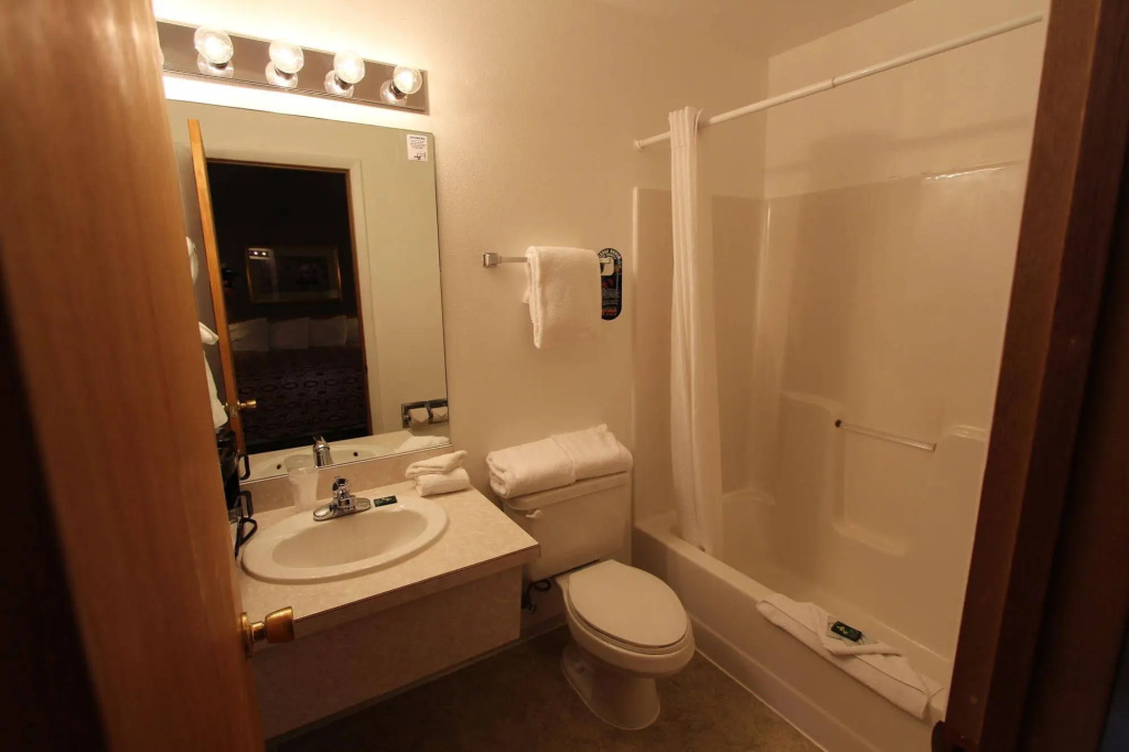 Moose Creek Lodge & Suites