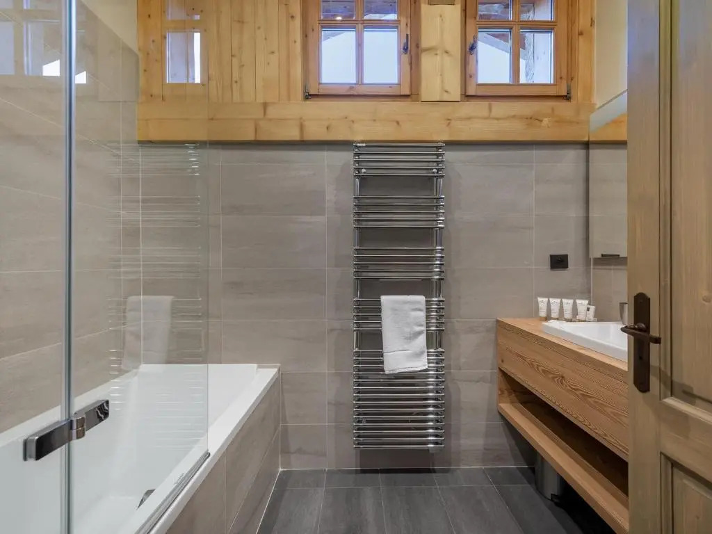 Chalet avec jacuzzi, proche des pistes, pour 10 personnes - FR-1-570-20
