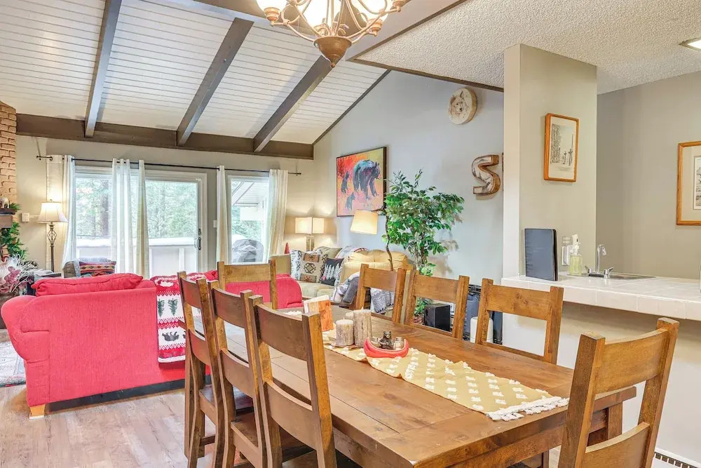 1 Mi to Diamond Peak Ski Resort: Forest-View Condo
