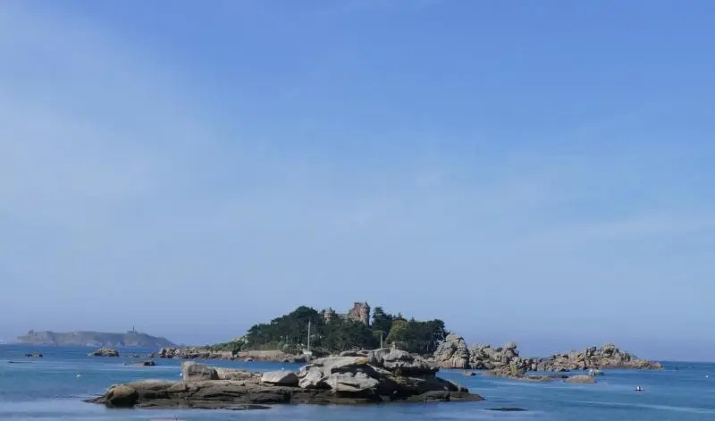 Appartement À 20m de la Plage de Tourony À Tregastel - Ref 408