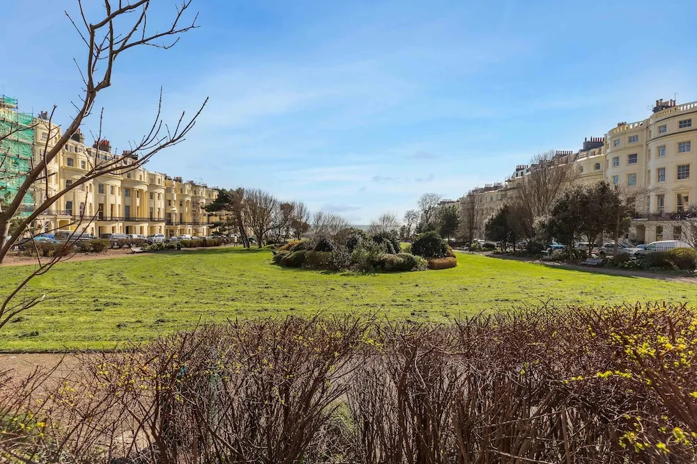 Brunswick Palace Opulent Mansion by sea