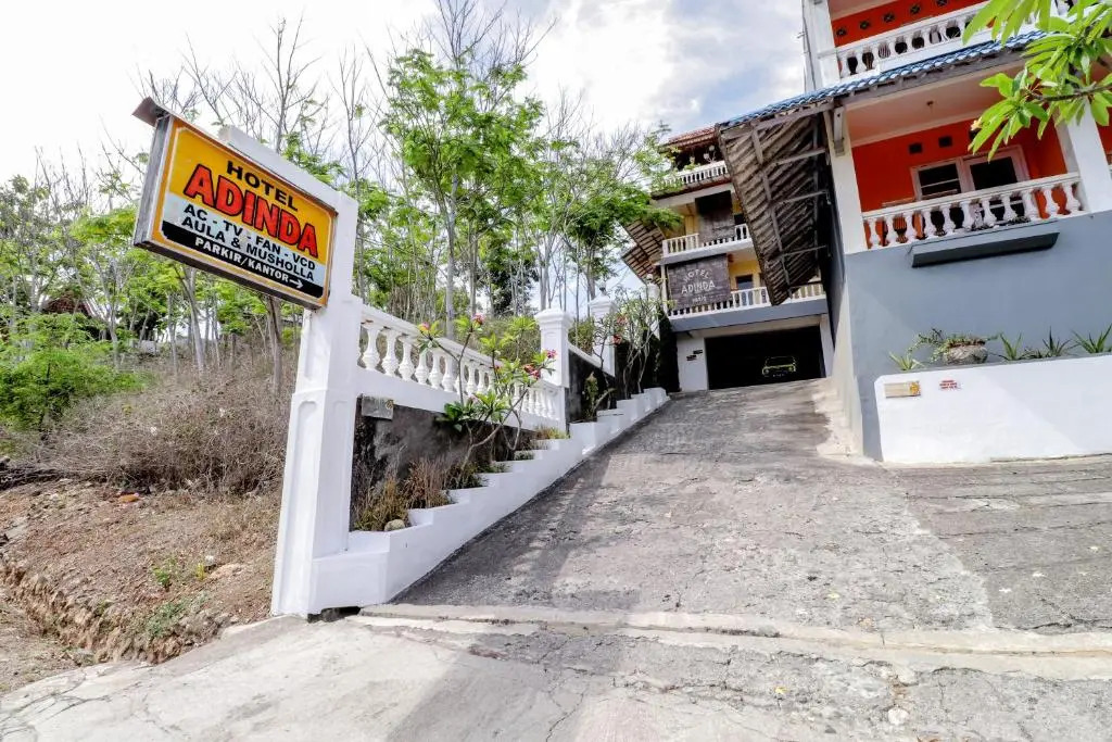 Adinda Beach Hotel and Villa