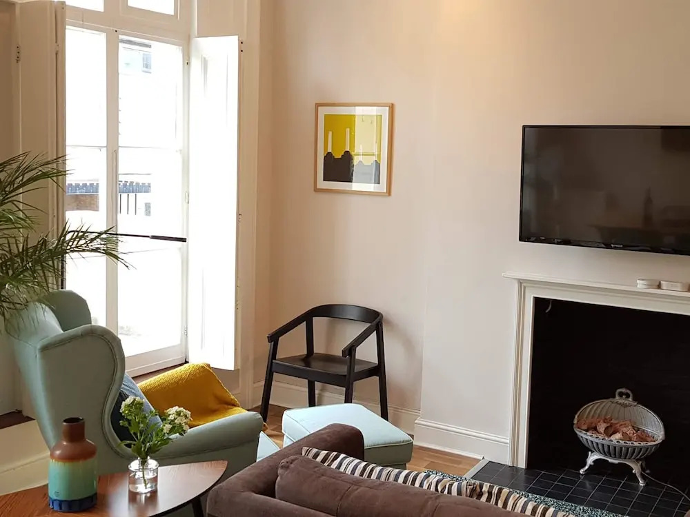 Spacious Loft With Balcony in Central London