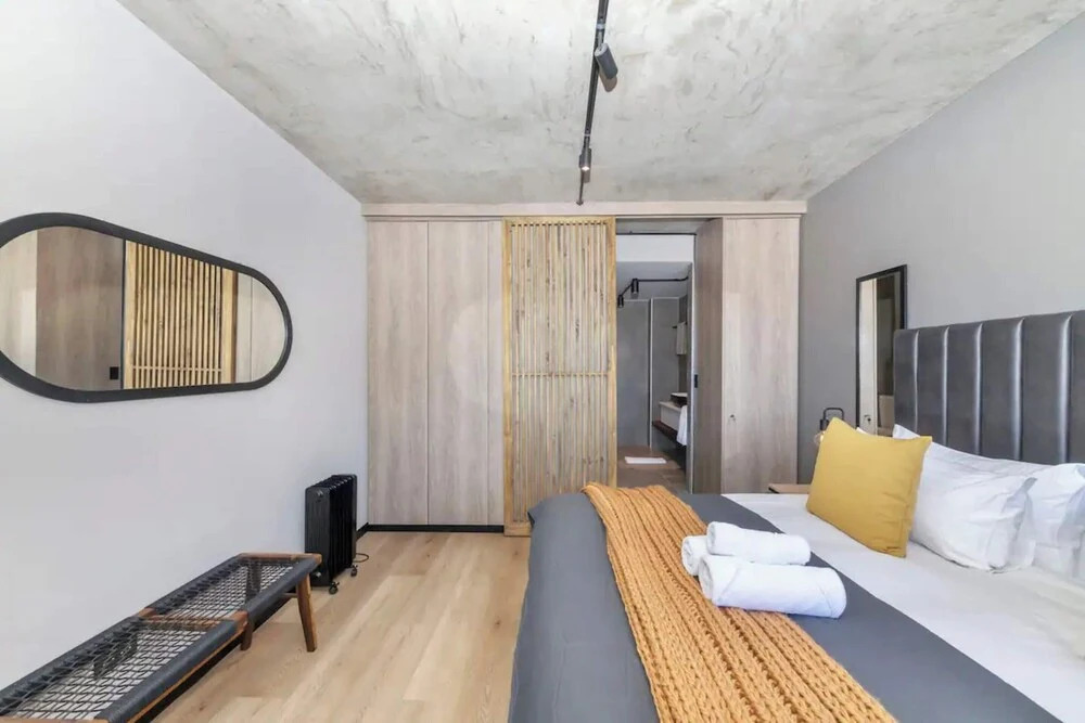 Chic & Sophisticated 1BD Apartment - Sea Point