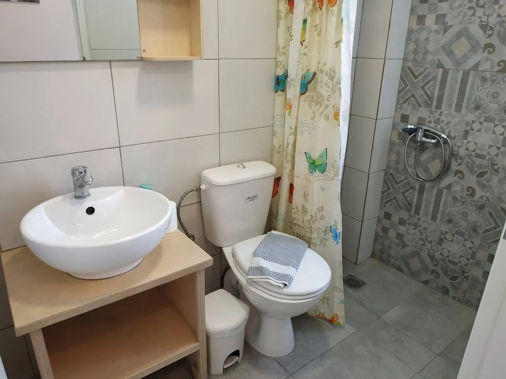 Small Apartment For 3 Pers 70meters From The Beach