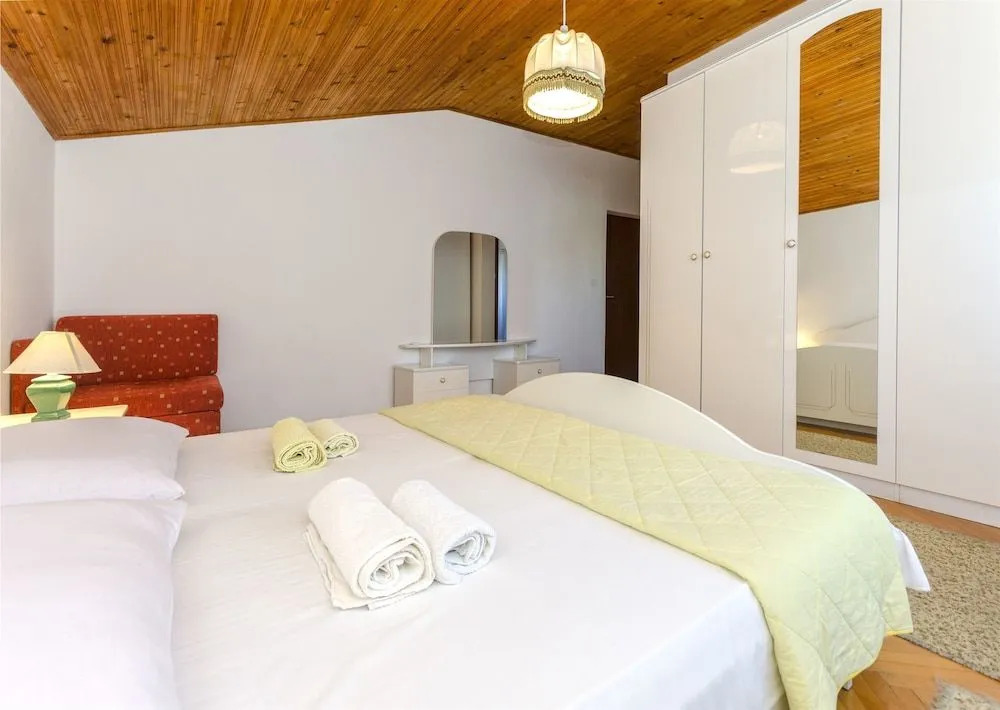 Apartments and Rooms Antee