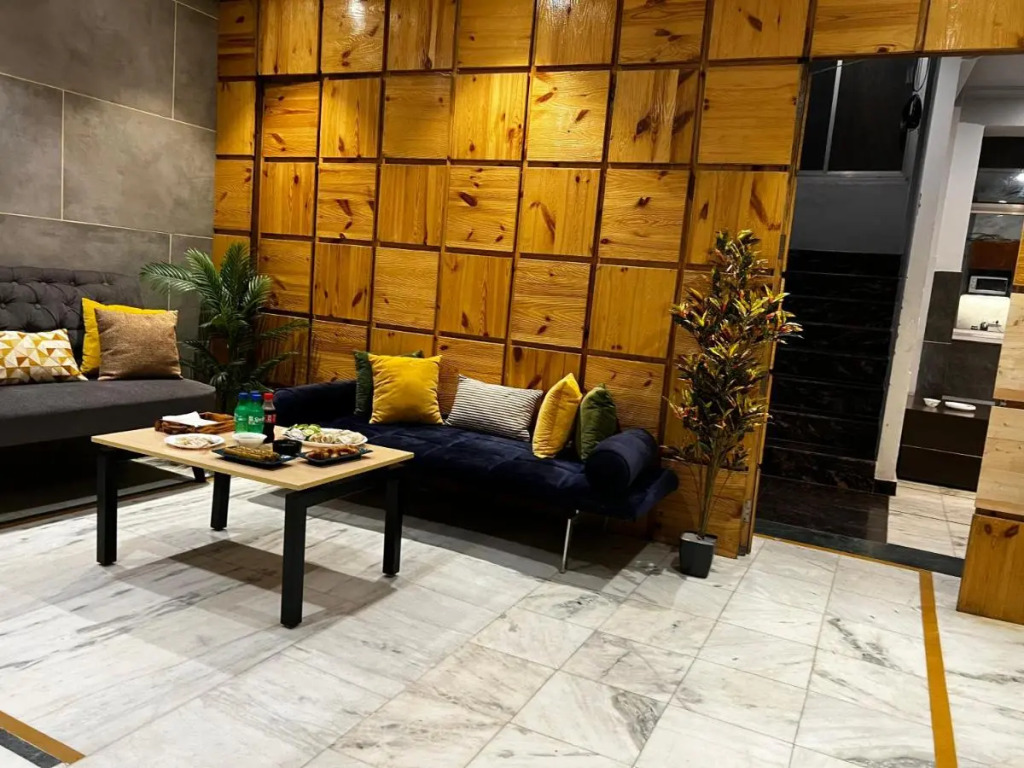 Divine Inn Hotel Near Rajouri Garden Main Market