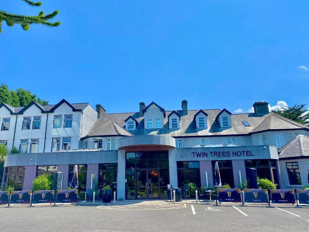Twin Trees Hotel & Brusna Falls Leisure