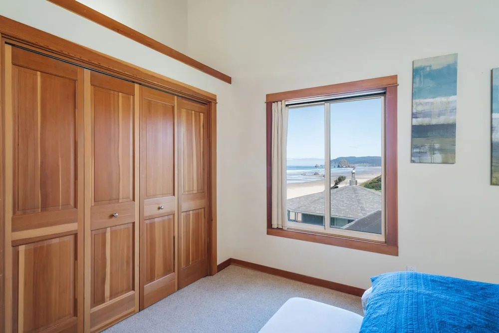 Pacific House by Avantstay Bright Airy Home w/ Direct Access to Cannon Beach