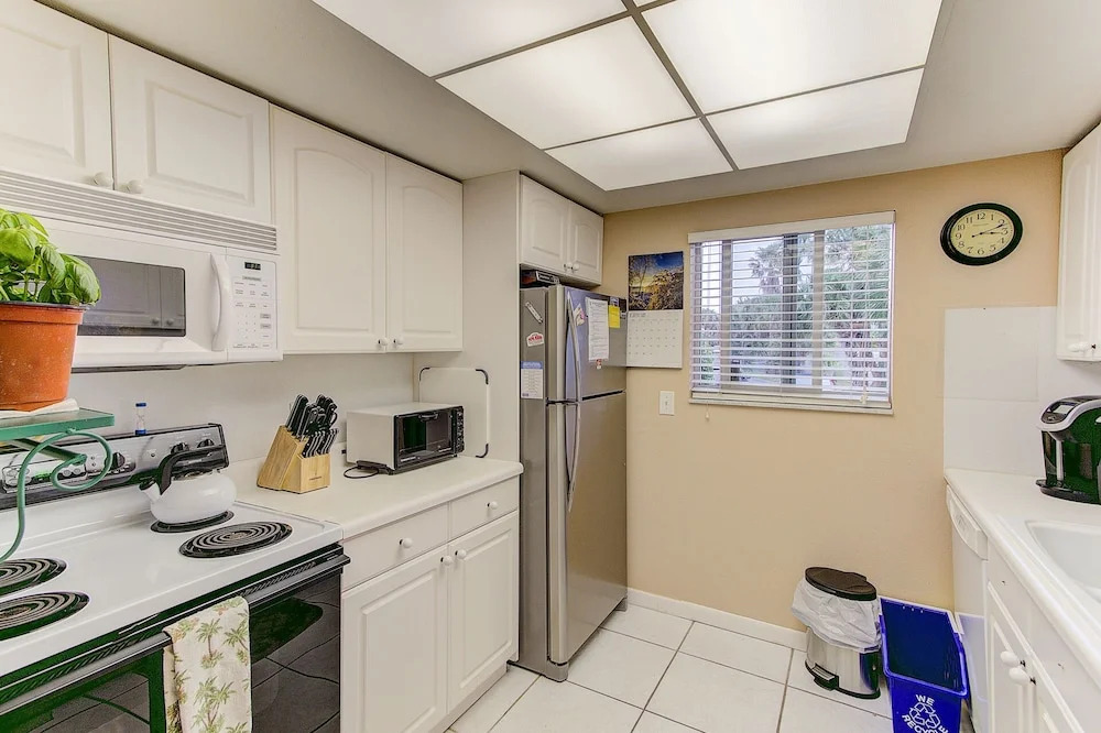 Sunset Royale 100 2 Bedrooms 2 Bathrooms Apts
