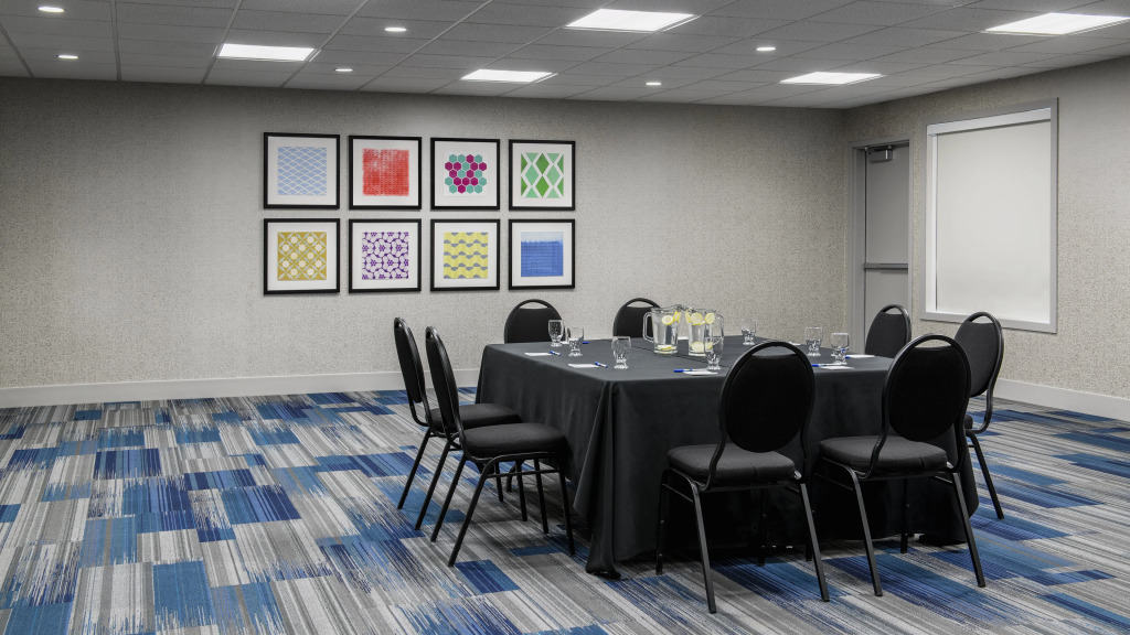 Holiday Inn Express Airdrie by IHG