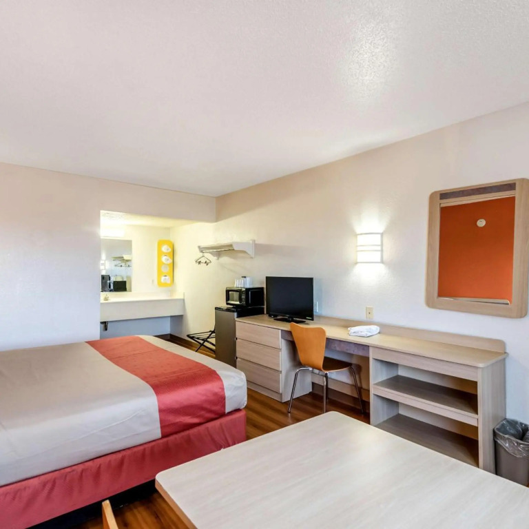 Motel 6-Anniston, AL