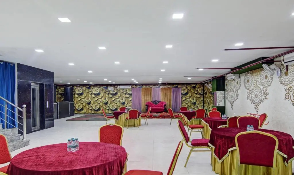 Treebo Noida Grand