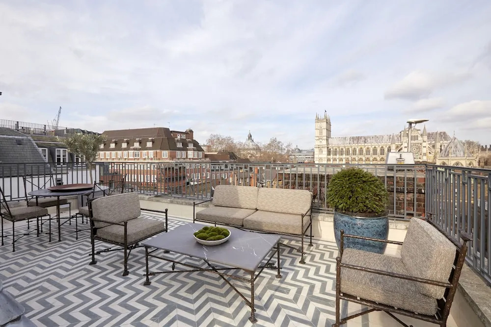 Beautiful Westminster Suites by Sonder